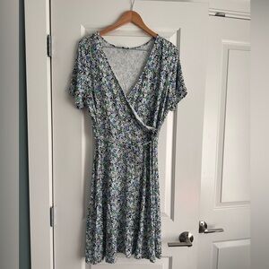 Brand new Reitmans floral, stretchy wrapped dress size XL.